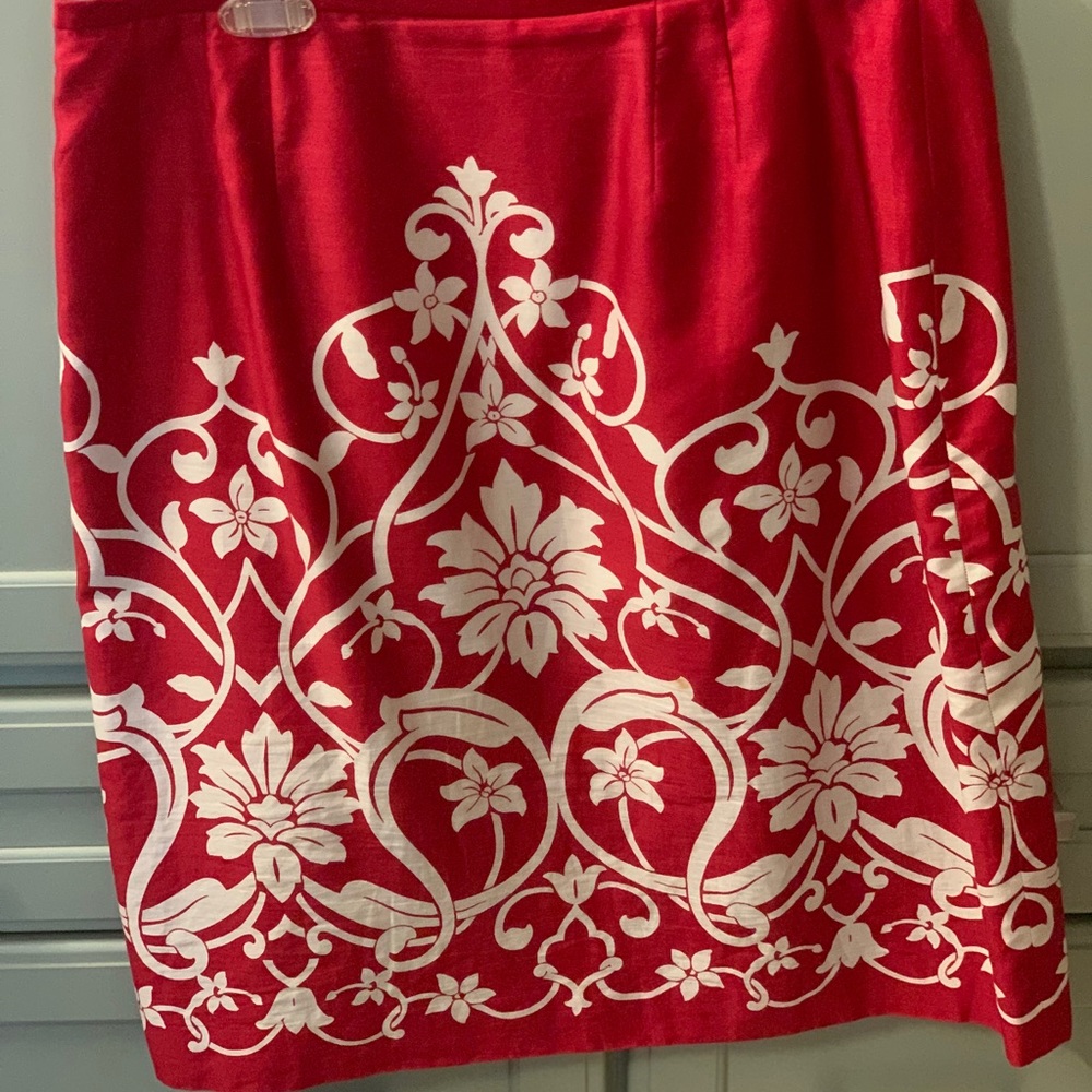 Loft skirt in rich red with cream flowers. Eye catching color. Size 10.